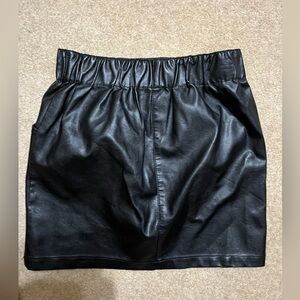 Wild fable vegan leather mini skirt, with pockets!